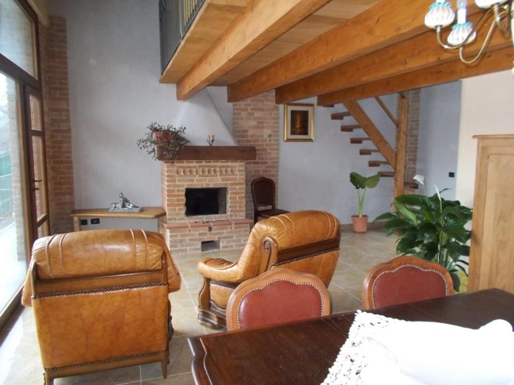 Agriturismo Ercolana Neviglie Zimmer foto